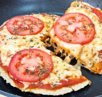 PIZZA DE FRIGIDEIRA Fácil, Leve, Saudável e Deliciosa - PRONTA EM MINUTOS - Muito Prática! Sem Trigo