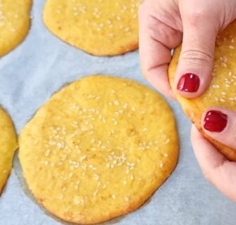 SUBSTITUA O PÃO! Misture OVO E FUBÁ e vai VICIAR nessa DELÍCIA! - SEM TRIGO E SEM ÓLEO